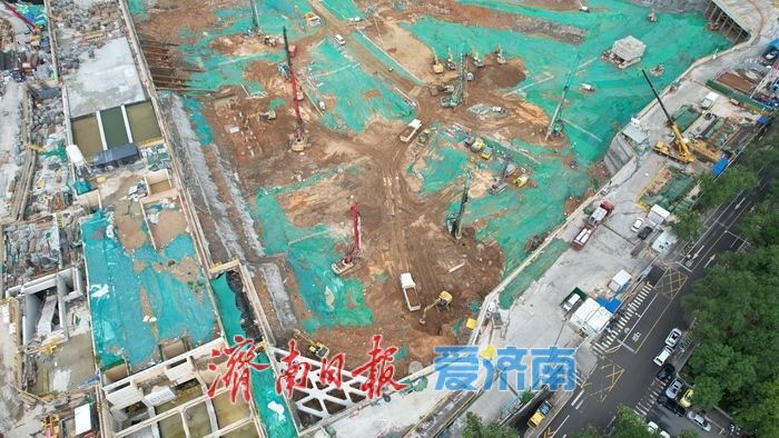 济南千佛山北广场地下结构加速施工 打造5万平方米地下商业空间及2.7万车位！