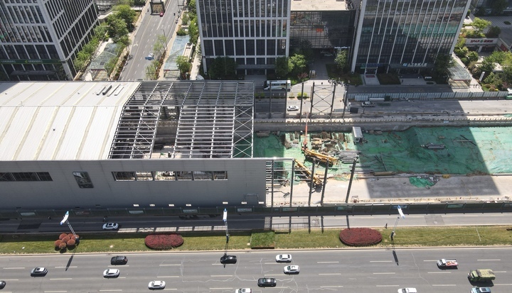 济南轨道交通4号线最大施工罩棚拆除过半