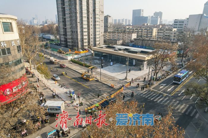 济南轨道交通多站点围挡集中“退场”，城市道路“换新”归来