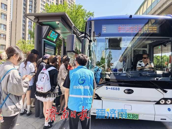 济南公交“五一”假期载客约617万人次 用一路坚守守护满城烟火