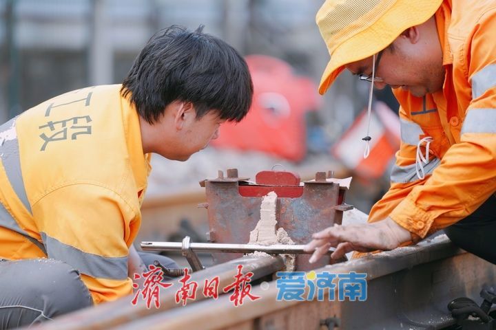 热辣滚烫战酷暑，不惧“烤”验铸坦途