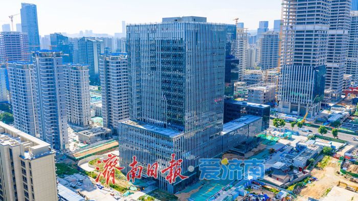 项目强省会｜超百米双子塔亮相济南CBD 明湖国际科创中心B6幕墙施工近尾声