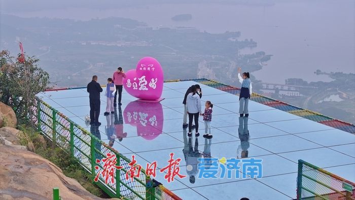 一年四季 泉在济南丨连绵秋雨终放晴 清宁森林小镇云雾缭绕引客来