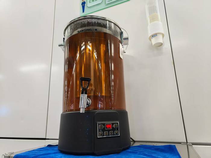 济南地铁车站内，这一杯免费的红糖姜茶，温暖了乘客的冬日出行路