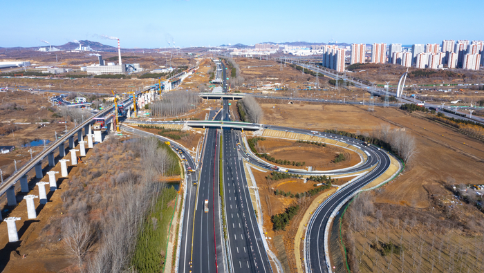 山东高速烟蓬改扩建大杨家枢纽至古现互通段实现双向八车道通行