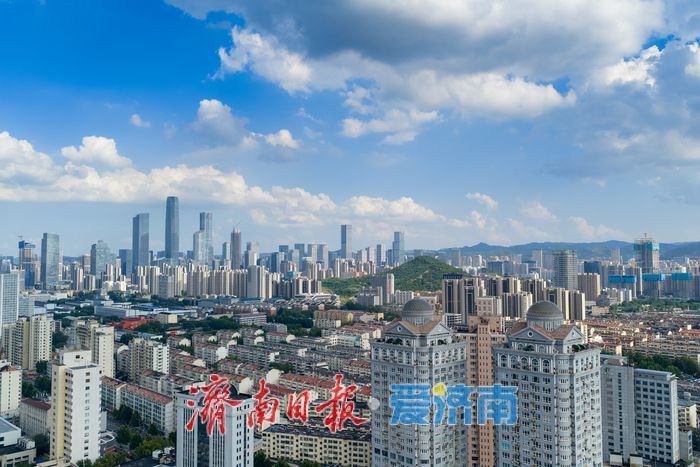 流云装点城市天际 泉城济南迎来澄澈好天气