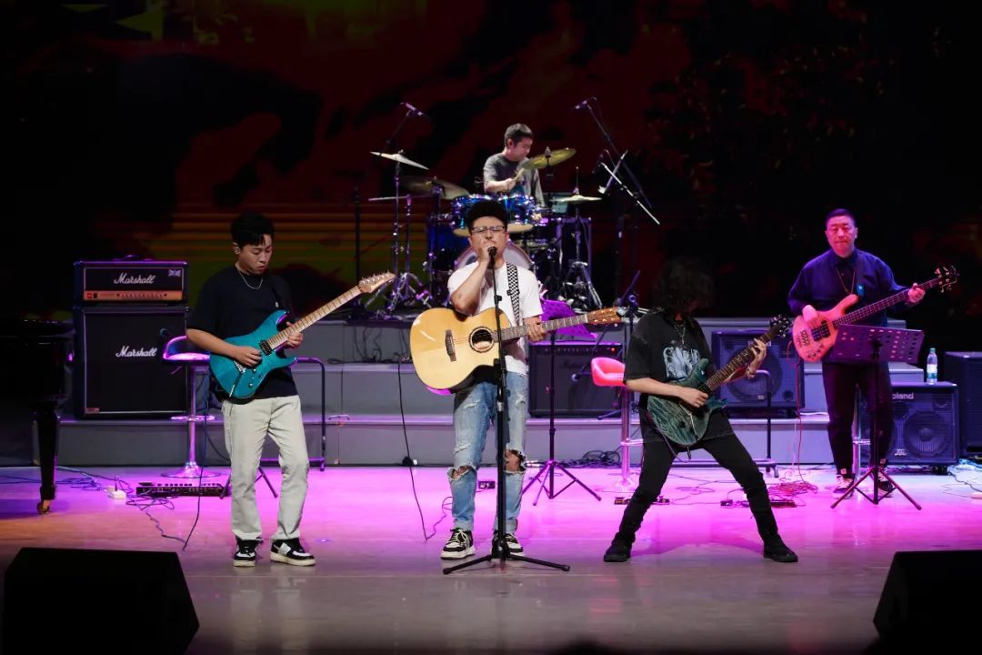 “泉”在济南过暑假 