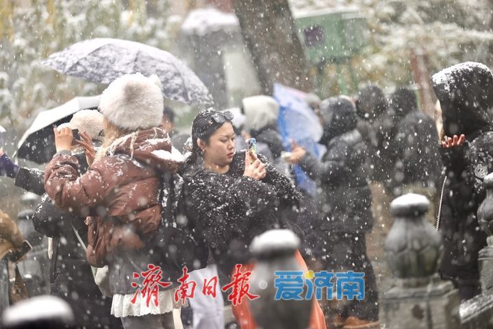 济南初雪如约而至，尽享冬日浪漫