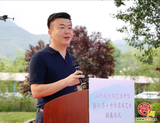 山青峻悦陶艺馆开馆暨“跨界·中外名家艺术联展”昨日在济南南部山区启幕