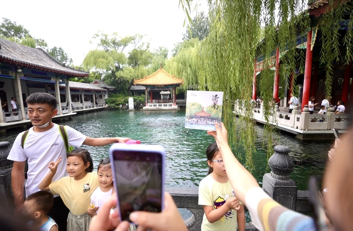 “泉”在济南过暑假 