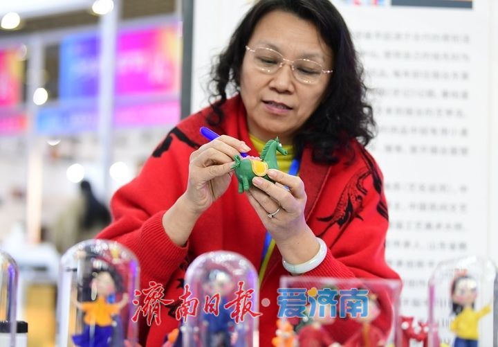 万件“手造”精品汇聚济南 山东工艺美术博览会启幕