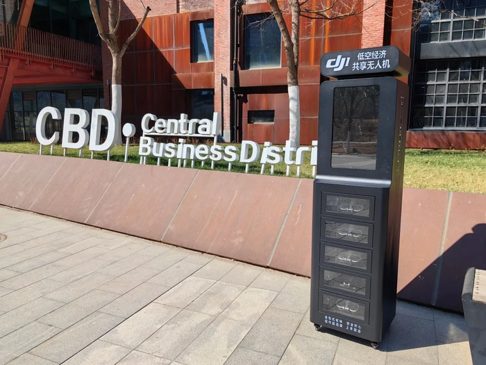 济南首台低空经济共享无人机柜在中央商务区完成应用场景测试