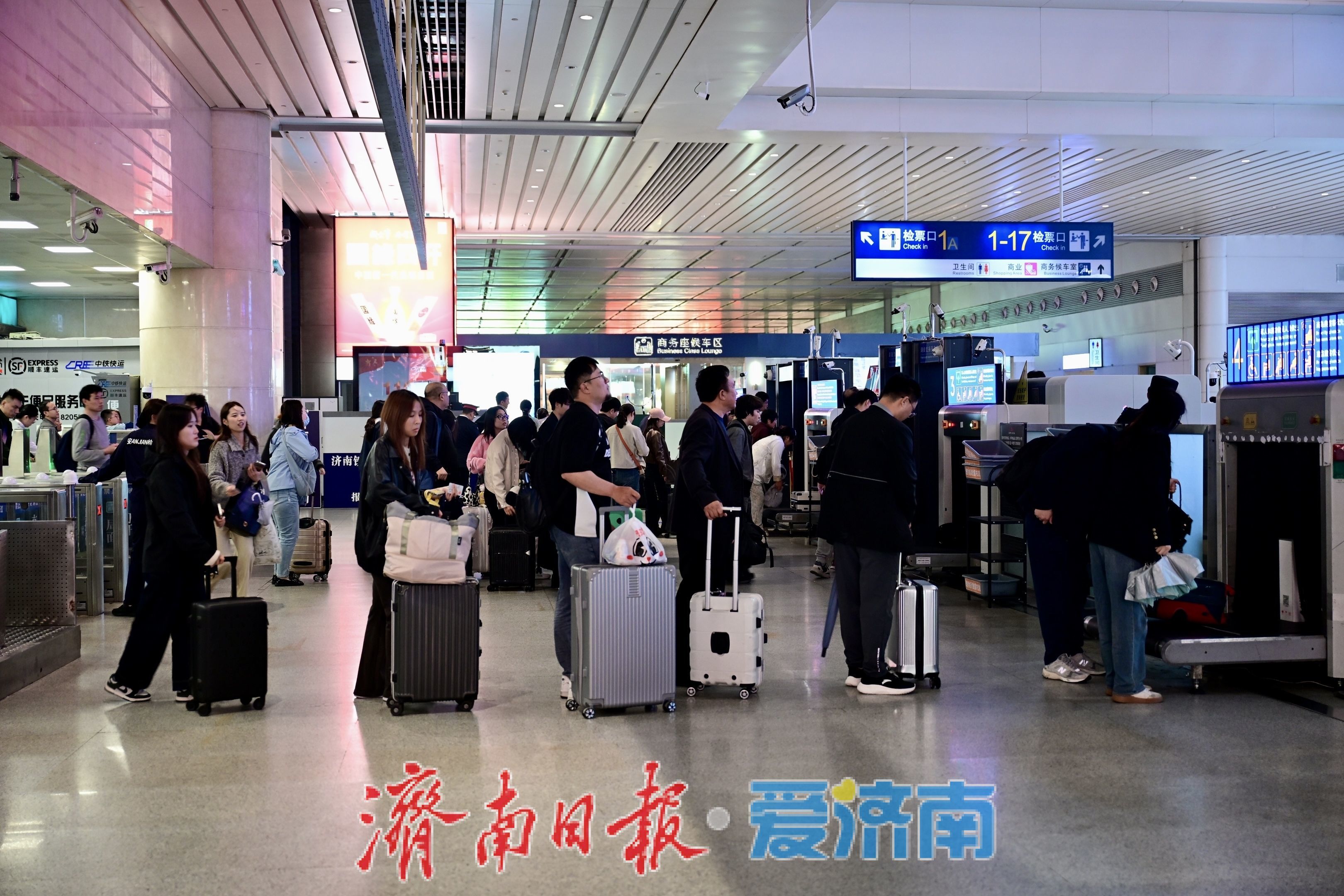 国庆假期收官，济南西站迎返程高峰