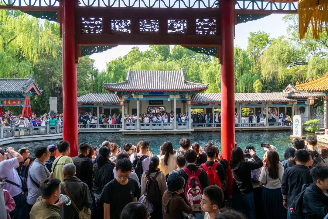 泉力集结·悦享五一｜天下第一泉风景区假期首日人气爆棚