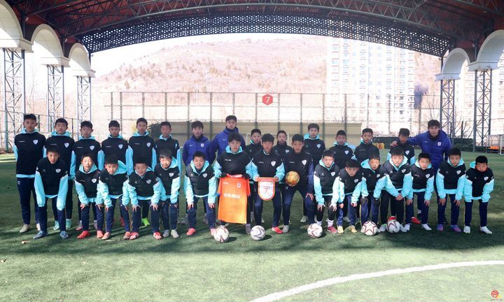 山东泰山足球俱乐部助力青少年足球发展 加强校园足球交流