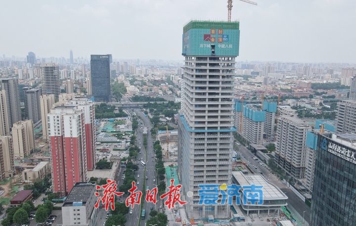 济南中央商务区西片区茂岭数字科创中心160米主塔楼封顶