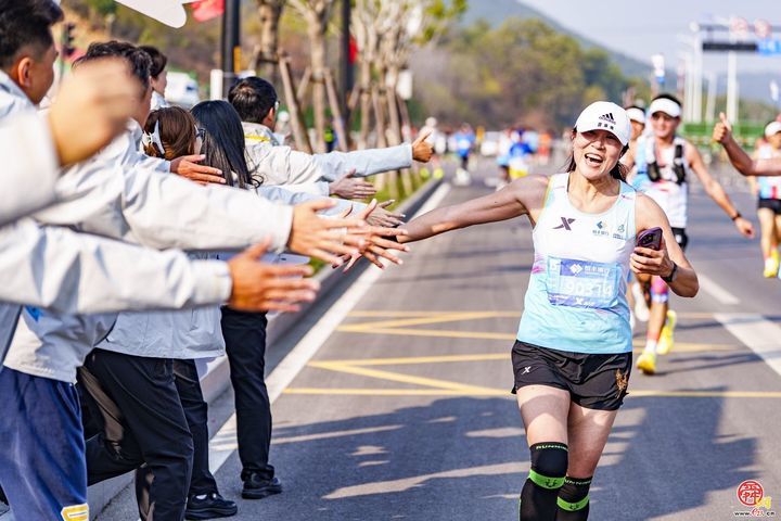 2026恒丰银行济南（泉城）马拉松圆满完赛！25000名跑者用脚步解锁全新赛道