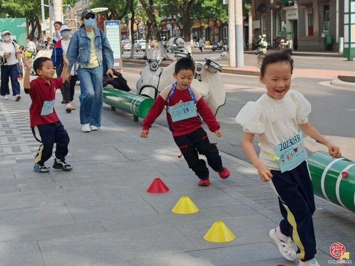 超燃！亲子微马乐翻天——济南市经五路幼儿园举办趣味运动嘉年华系列活动