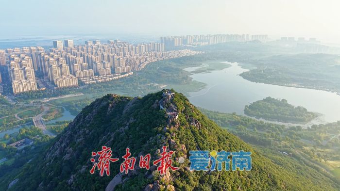 山湖尽染，秋色如画