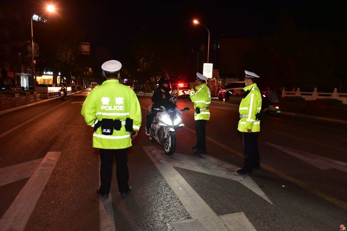 济南交警联合多警种开展整治行动