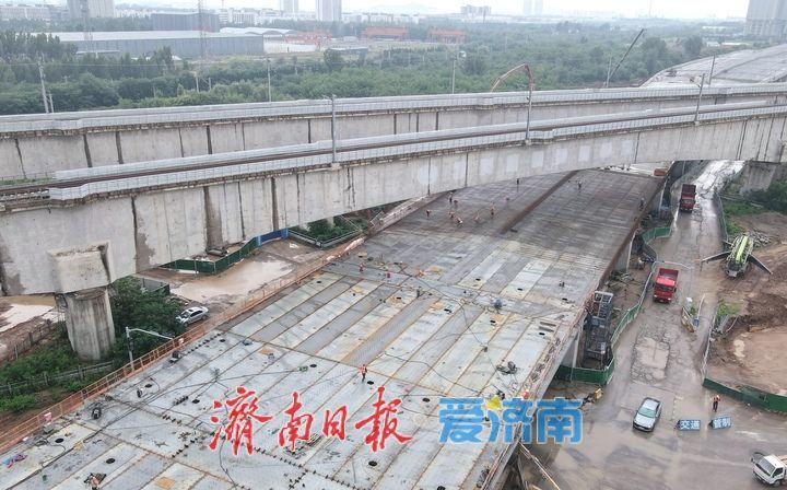 项目强省会｜济南工业北路快速路东延下穿铁路线钢箱梁合龙