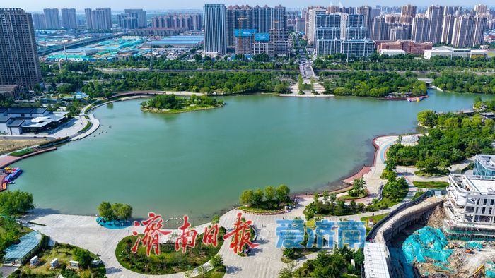 碧水映蓝天 云锦湖公园绘就城市生态画卷