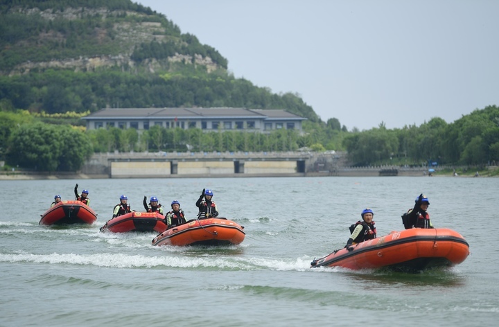 济南消防开展水域救援演练