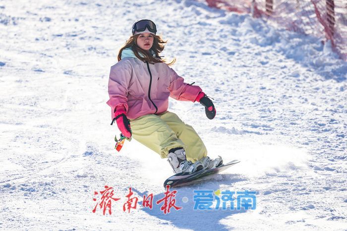 济南 “热雪” 沸腾！雪后滑雪场人气飙涨