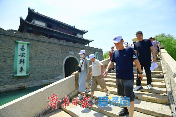 一年四季 泉在济南丨泉水潺潺绕古城，宛如瑶池落凡尘