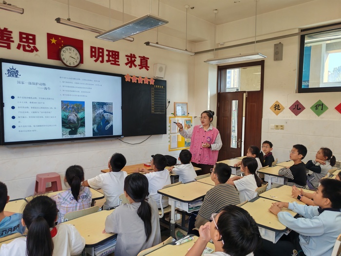 环保从娃娃抓起！高新区彩虹湖小学为学生讲述海洋环保的故事