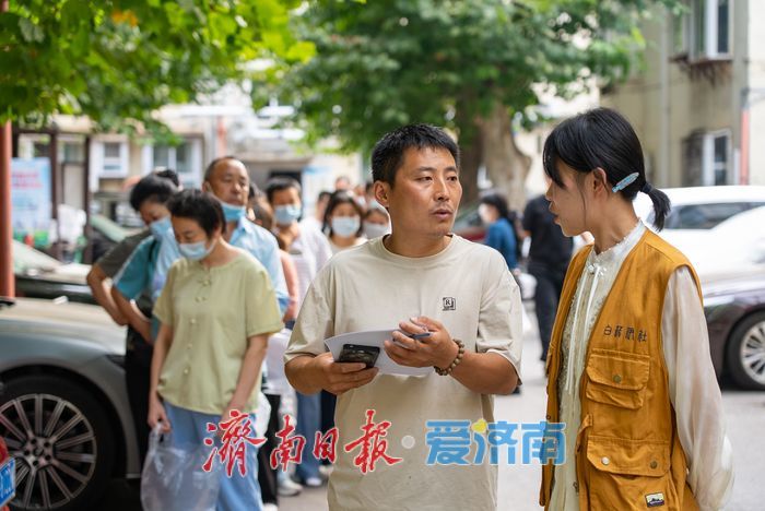 被光照亮，终成微光！蒙阴“黄桃爸爸”上演双向奔赴的爱心接力