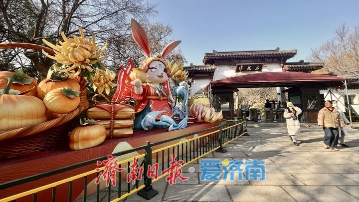 花灯会持续上新！兔王献瑞、玫瑰花神灯组安装完毕