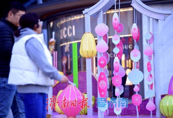 农历新年临近，济南商圈年味儿渐浓