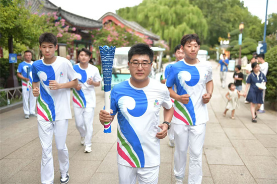 2025济南国际泉水节“泉炬”传递活动完美收官