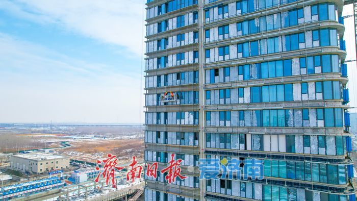 济南工程医疗大数据中心公交枢纽项目主体结构封顶