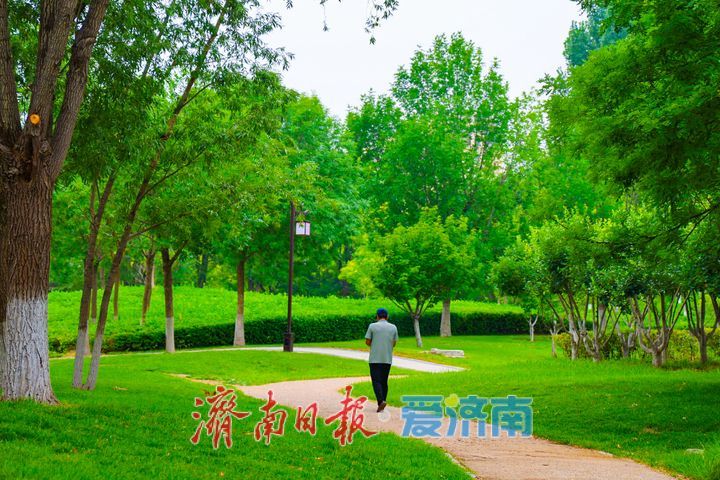 多云微凉风光好 市民畅游华山湖乐享惬意假期时光