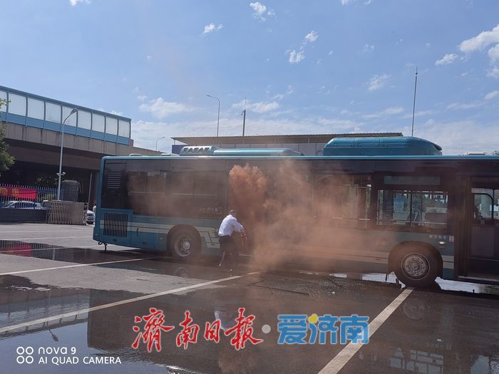 以练促改、以练促防 济南公交集团开展“安全生产月”综合应急演练