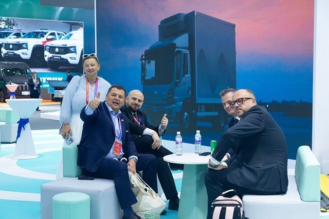 中国重汽：携手全球伙伴，共绘商用车发展新蓝图