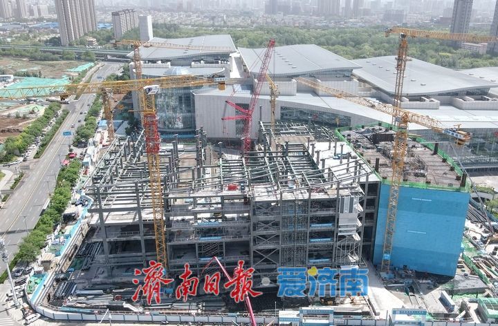 山东国际会展中心（配套部分）项目4层会议会展建筑钢结构主体展现雏形