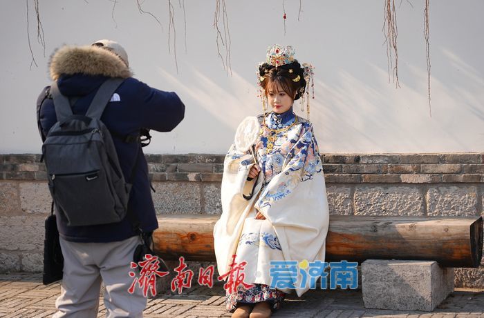 一年四季 泉在济南丨冬日百花洲成汉服写真热门打卡地