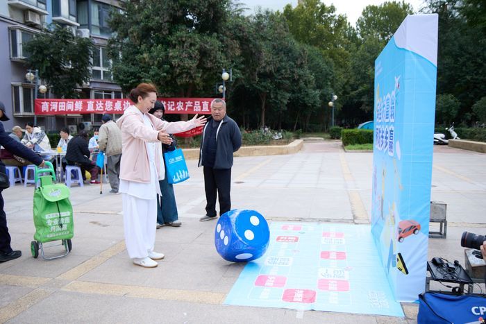 趣味互动学知识 工伤预防入人心 2025济南市工伤预防宣传活动走进市中区二七街道建新社区