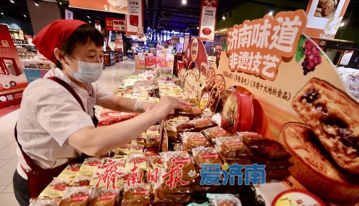 中秋临近 月饼抢“鲜”上市