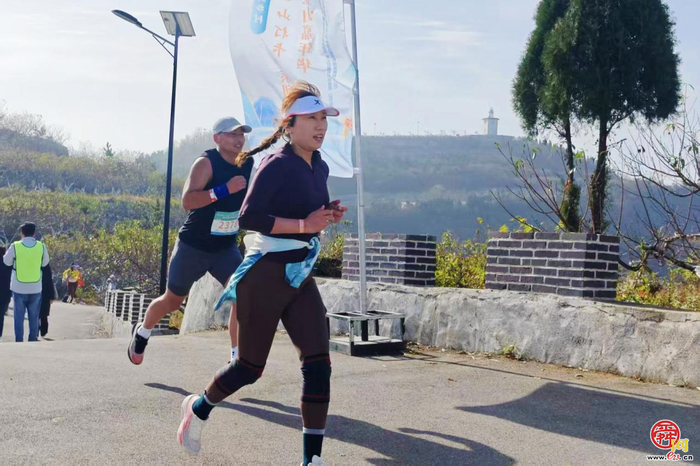 赴红叶之约 享运动之乐 品非遗之美 济南“一城山色·登山打卡”暨垛庄百峪大顶登山嘉年华成功举办