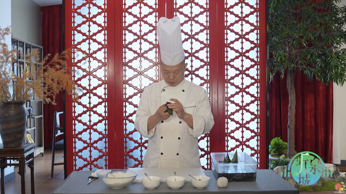 青叶柔绳系端午 粽香漫卷时光茧