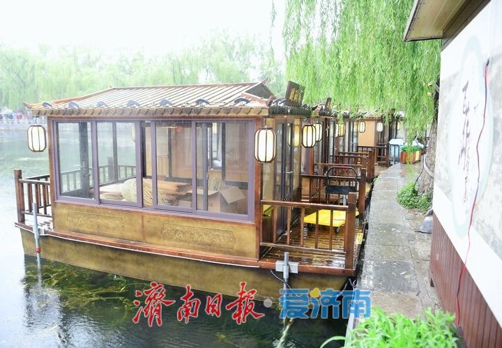 品茶观景、邂逅江南韵味，市民百花洲畔“尝鲜”仿古画舫