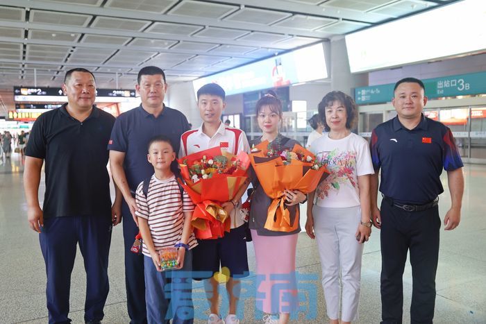欢迎回家！济南奥运冠军李越宏今日到达济南