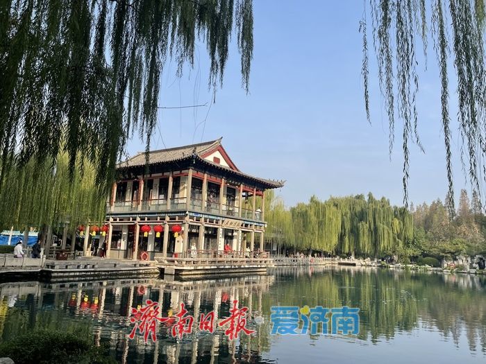 一年四季 泉在济南丨满屏五彩斑斓！五龙潭秋日打翻色盘