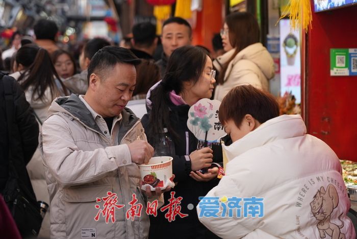 “泉”在济南过大年｜逛吃逛吃热度不减！芙蓉街依旧是济南最热小吃街