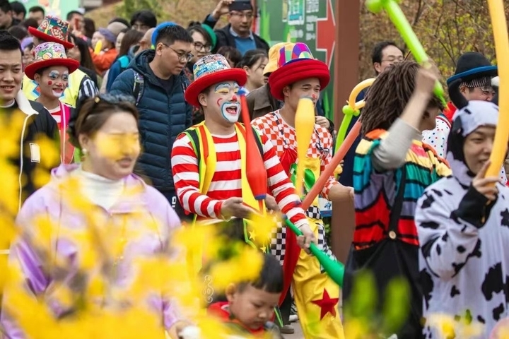 假期第二天文旅市场持续升温 22家景区共接待游客56.4万人次