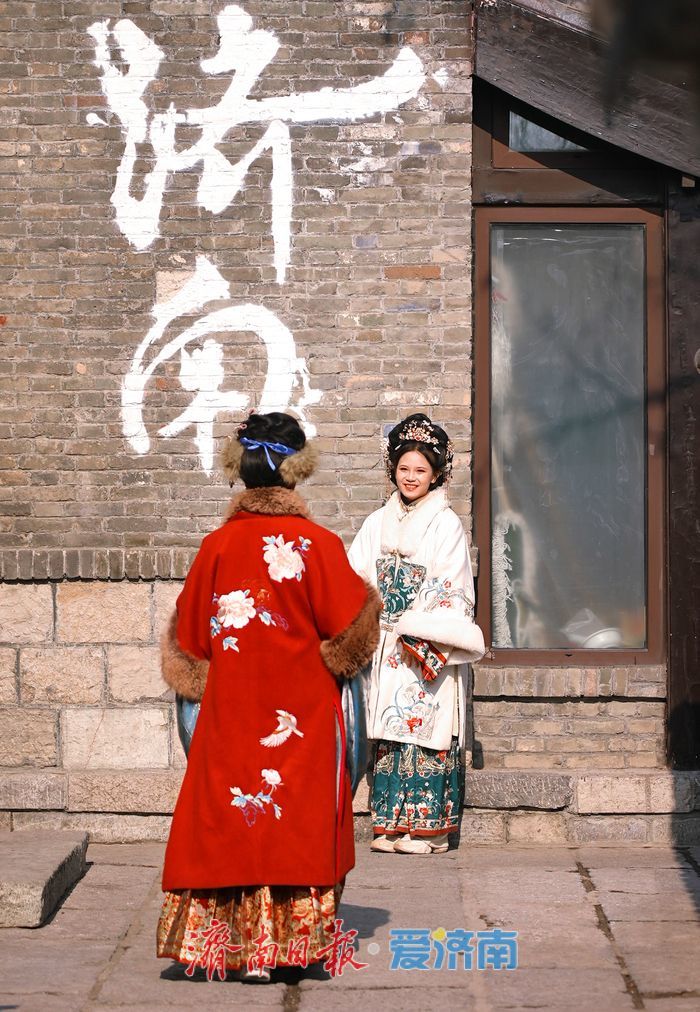 一年四季 泉在济南丨冬日百花洲成汉服写真热门打卡地